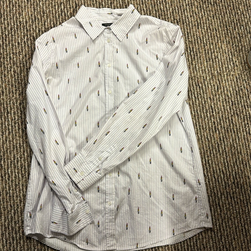 Banana Republic Dillion shirt size L like new cute lipstick print